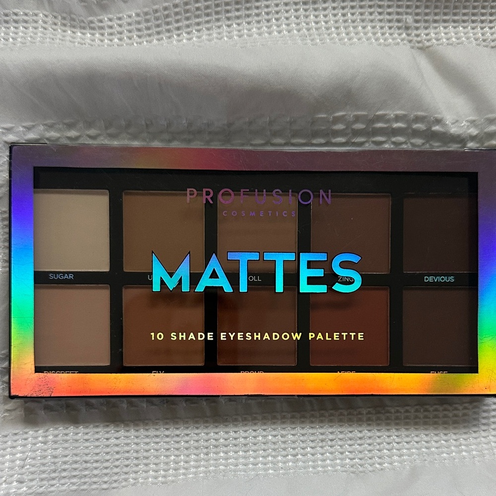 Profusion Cosmetics Mattes Eyeshadow Palette - Neutral and Warm Tones